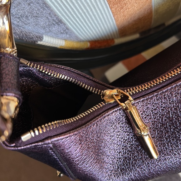 Gucci Bamboo Ring Hobo in Burgundy Metallic Leather - Picture 8 of 17